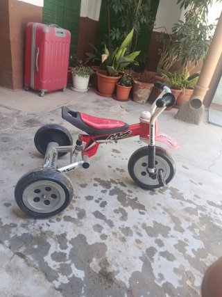 Triciclo Kawasaki Rojo y Blanco