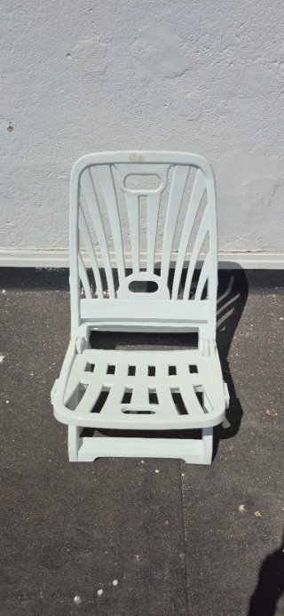 Silla de playa plegable blanca