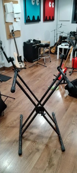 Soporte doble para teclados
