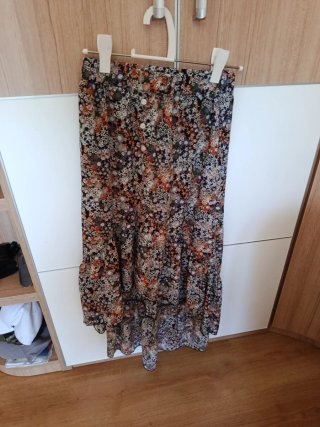 Vestidos florales y faldas elige el q te guste,S
