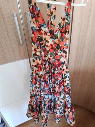 Vestidos florales y faldas elige el q te guste,S