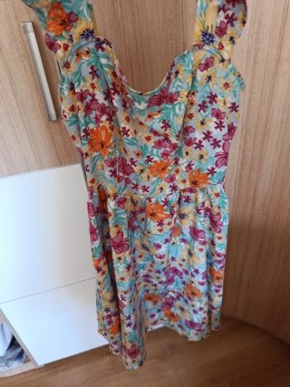Vestidos florales y faldas elige el q te guste,S