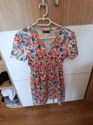 Vestidos florales y faldas elige el q te guste,S
