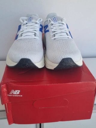 New Balance FuelCell Propel V5