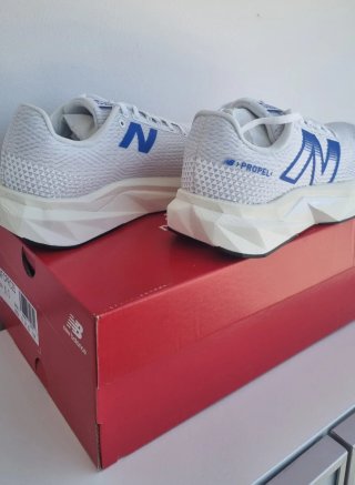 New Balance FuelCell Propel V5