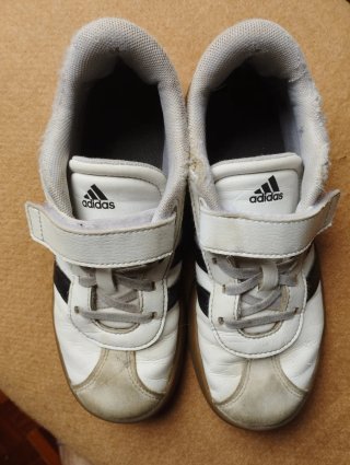 Zapatillas Adidas Blancas y Negras Velcro unisex
