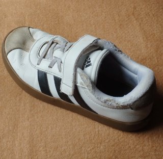 Zapatillas Adidas Blancas y Negras Velcro unisex
