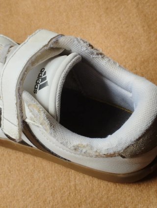 Zapatillas Adidas Blancas y Negras Velcro unisex