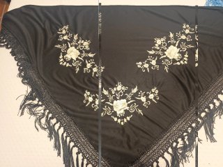 Mantoncillo Flamenco Negro Bordado Dorado