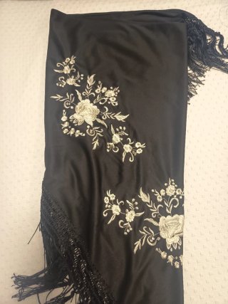 Mantoncillo Flamenco Negro Bordado Dorado