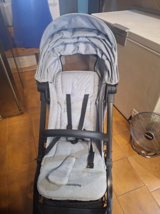 Sillita de paseo ligera bebé  Marca Casual Play