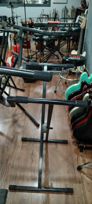 Soporte doble para teclados