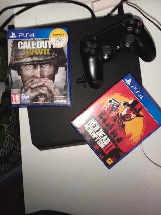PS4 + Mando + Call of Duty WWII y Red Dead Redemp