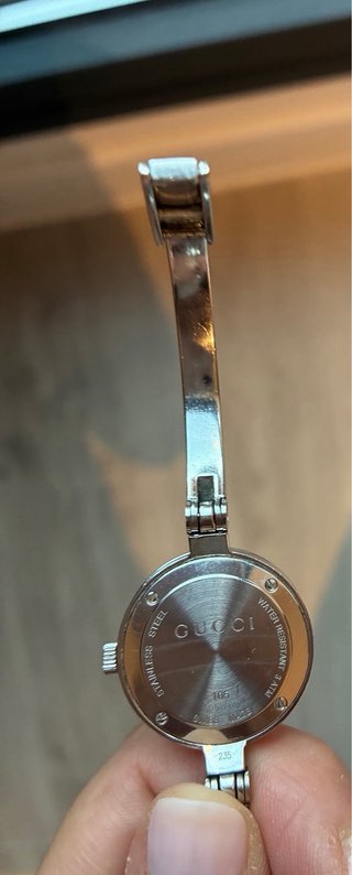 Reloj Gucci 105 Mujer Esfera Negra Acero