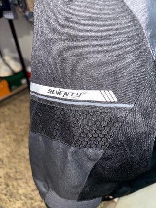 Chaqueta de moto negra