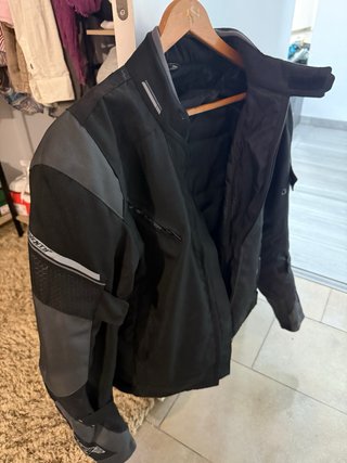 Chaqueta de moto negra