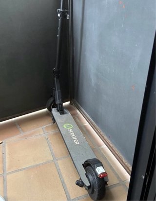 Patinete eléctrico negro