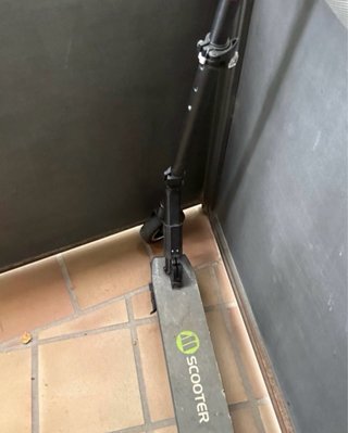 Patinete eléctrico negro
