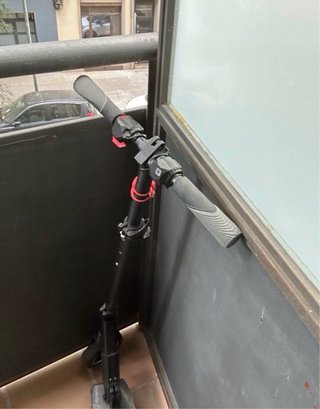 Patinete eléctrico negro