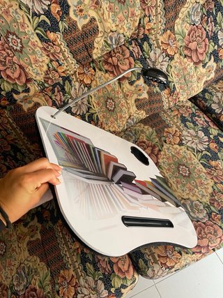 Mesa portátil para portátil con lámpara
