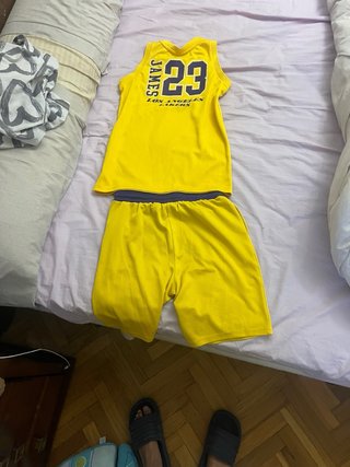 Conjunto Lakers 23 James Amarillo