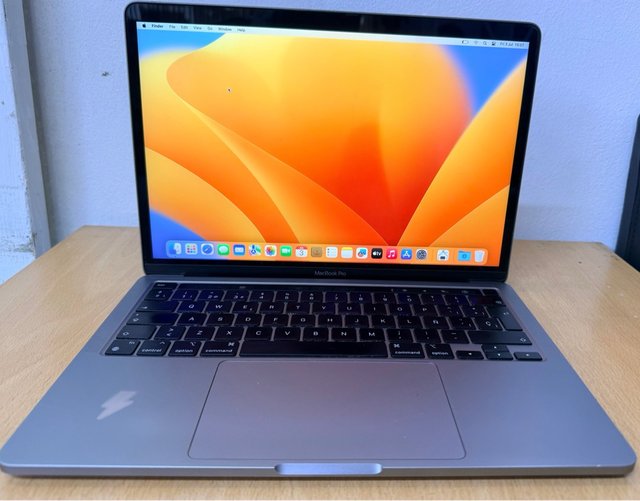 MacBook Pro M2 16GB Plata