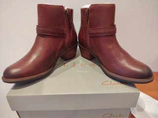 Botines Clarks Marrones Mujer