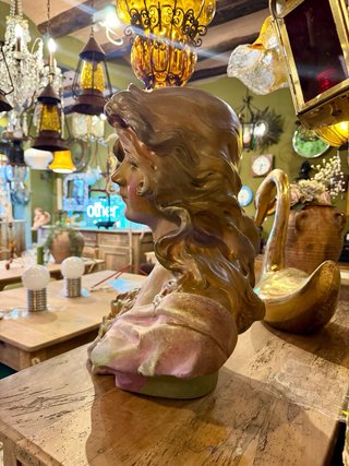Gran Busto Modernista Antiguo . Escultura