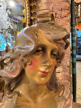 Gran Busto Modernista Antiguo . Escultura