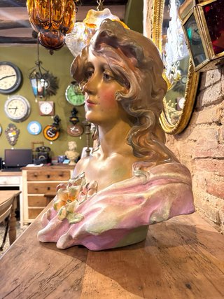 Gran Busto Modernista Antiguo . Escultura