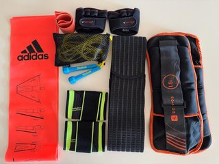 Lote de entrenamiento gimnasio y ejercicio