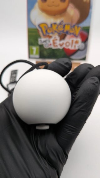 Pokémon Let's Go Eevee + Poké Ball Plus