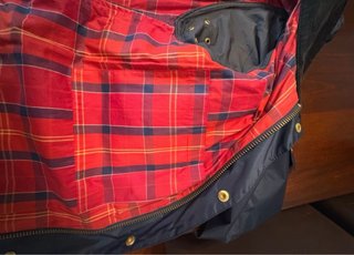Chaqueta Barbour Azul con Detalles Dorados
