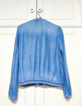 Chaqueta vaquera Zara tachuelas