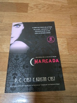 Marcada novela juvenil de la casa de la noche