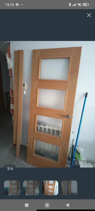 Puerta de salón de madera con cristal