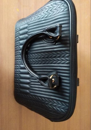 Borsa nera trapuntata con manico donna