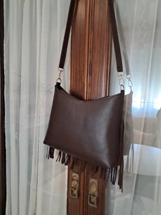 Bolso marrón chocolate con flecos