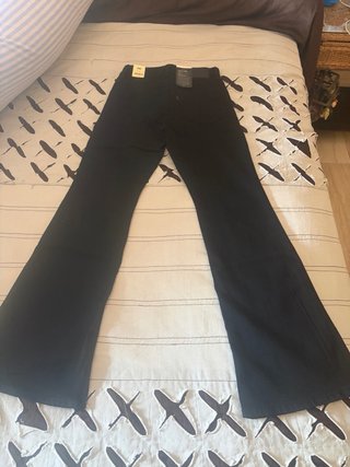 Vaqueros Levi's 726 Flare negros. SIN ESTRENAR