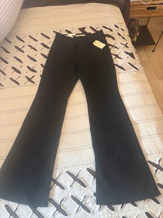 Vaqueros Levi's 726 Flare negros. SIN ESTRENAR