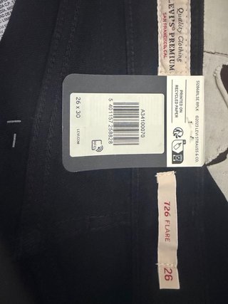 Vaqueros Levi's 726 Flare negros. SIN ESTRENAR