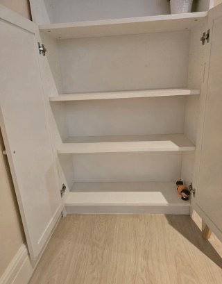 Librería IKEA BILLY blanca con puertas