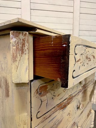 Cómoda/Cajonera antigua.