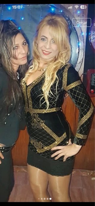 Vestido Negro con Detalles Dorados