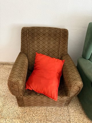 Se regala sofa y butacas