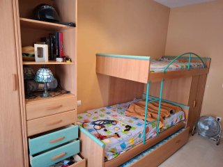 Habitación juvenil literas con armario