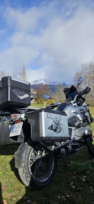 BMW GS Adventure Moto Negra y Plateada