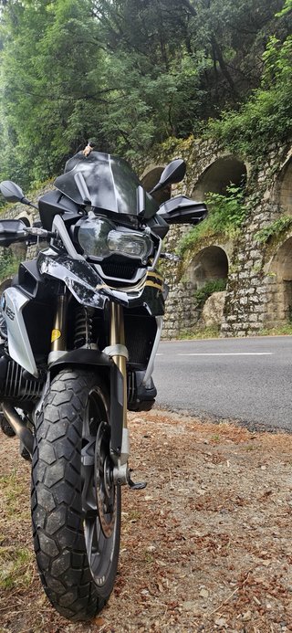 BMW GS Adventure Moto Negra y Plateada