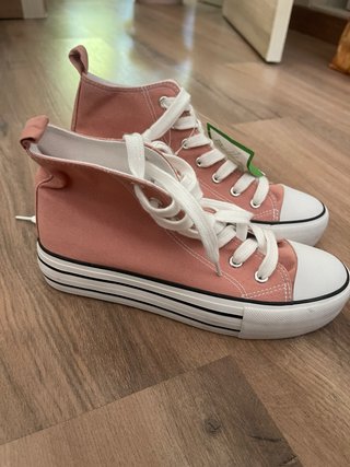 Zapatillas estilo Converse con plataforma rosas