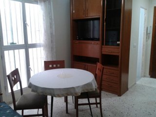 ALQUILER DE UNA HABITACIÓN